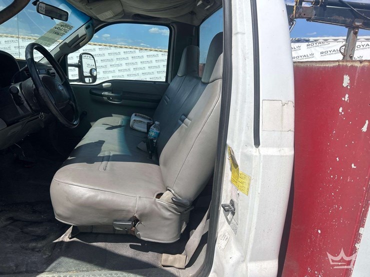 2005-ford-f450-image-12