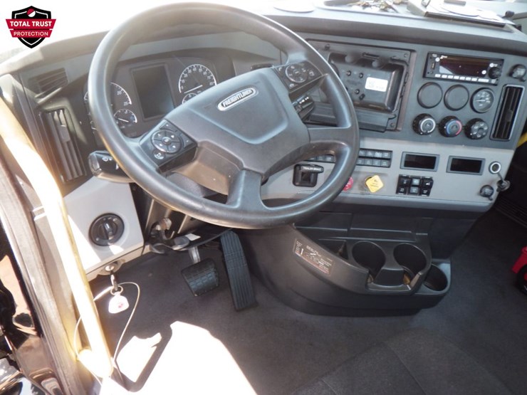 2022-freightliner-cascadia-116-image-13