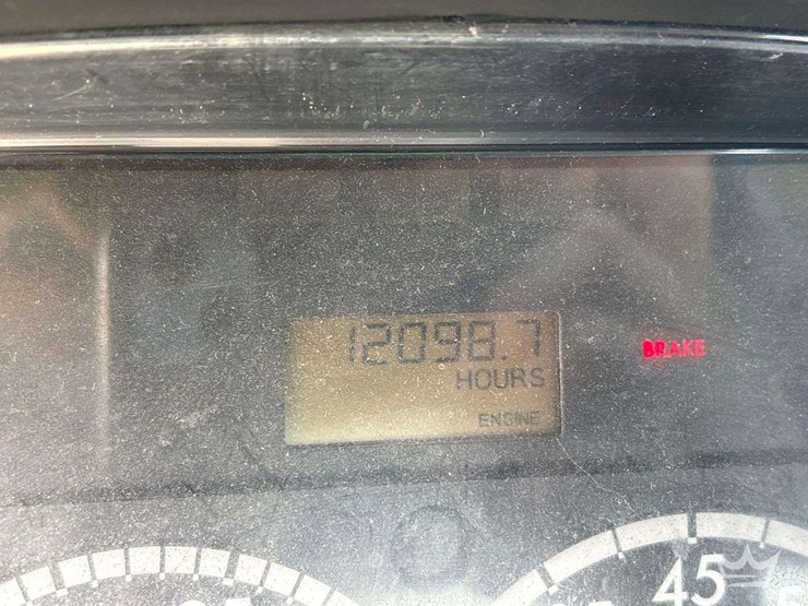 2007-freightliner-m2-106-image-10