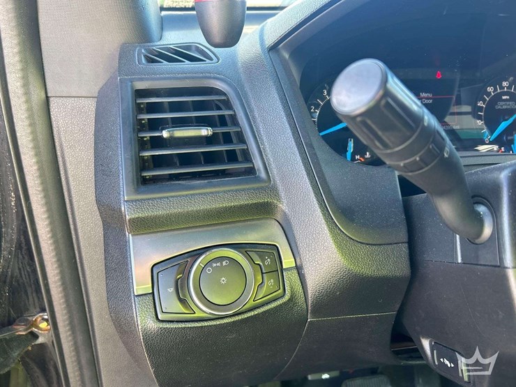 2016-ford-explorer-image-15
