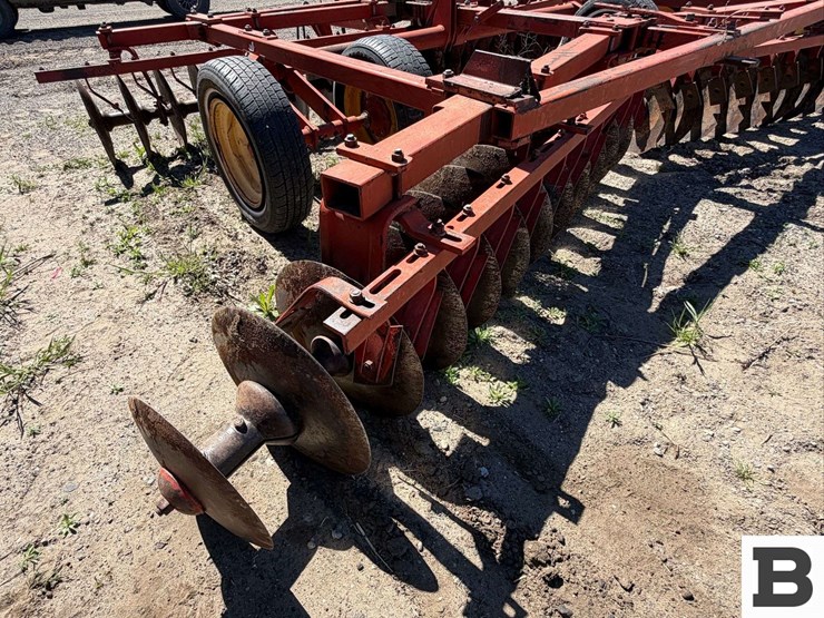 massey-ferguson-520-image-13