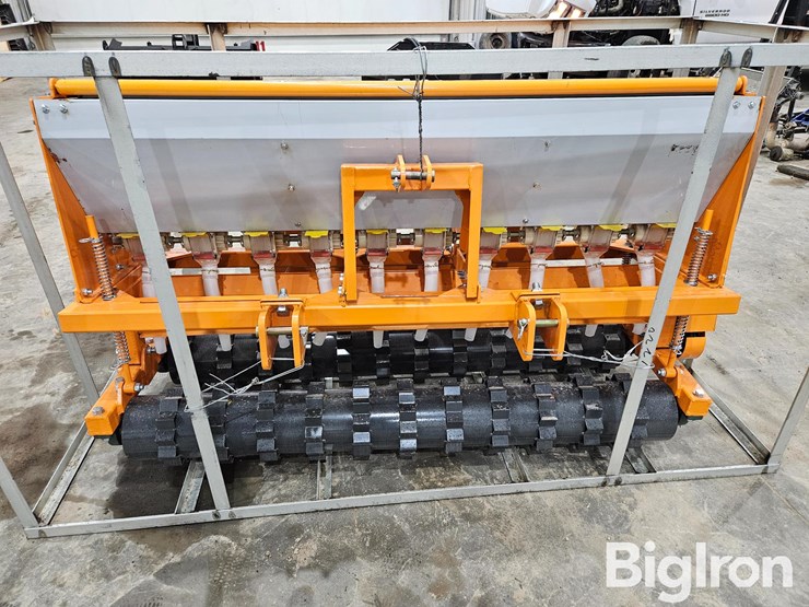 2025-caterpillar-12-image-2