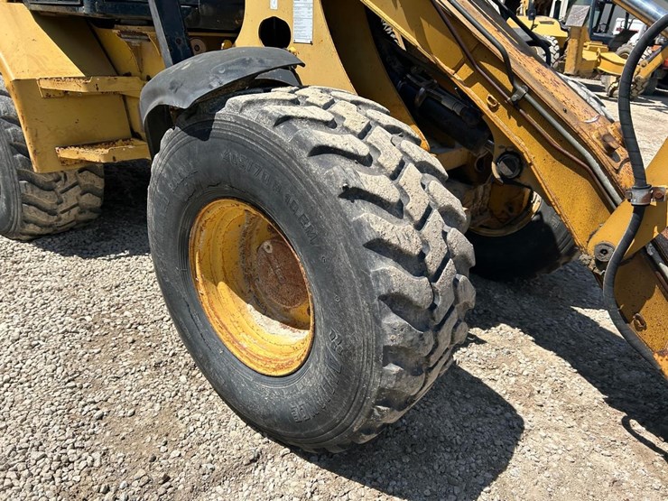 caterpillar-906-image-11