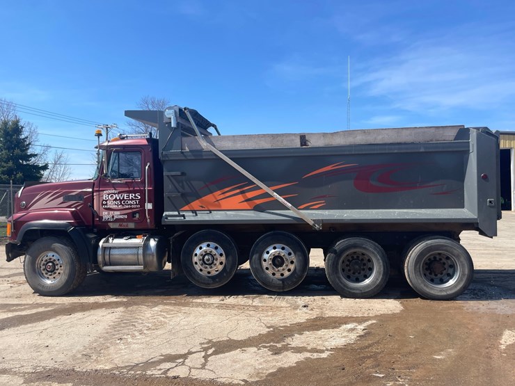 #4013-•-2000-quad-axle-mack-dump-truck-(has-wi-title)-image-8