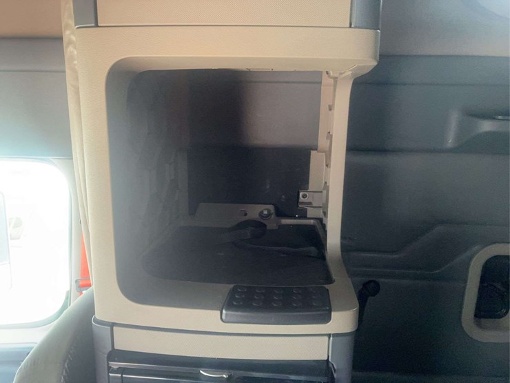 2015-freightliner-cascadia-125-image-50