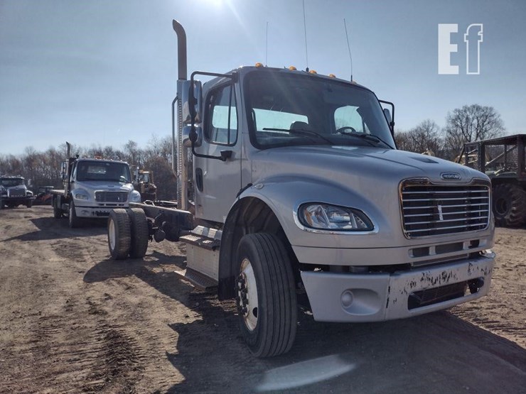 2015-freightliner-business-class-m2-106-image-44