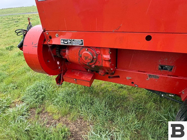 new-holland-580-image-15