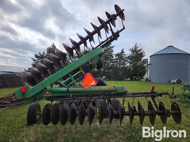john-deere-220-image-6