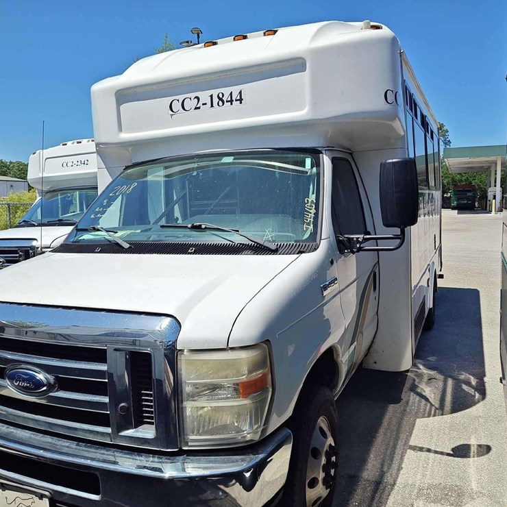 2017 FORD E450