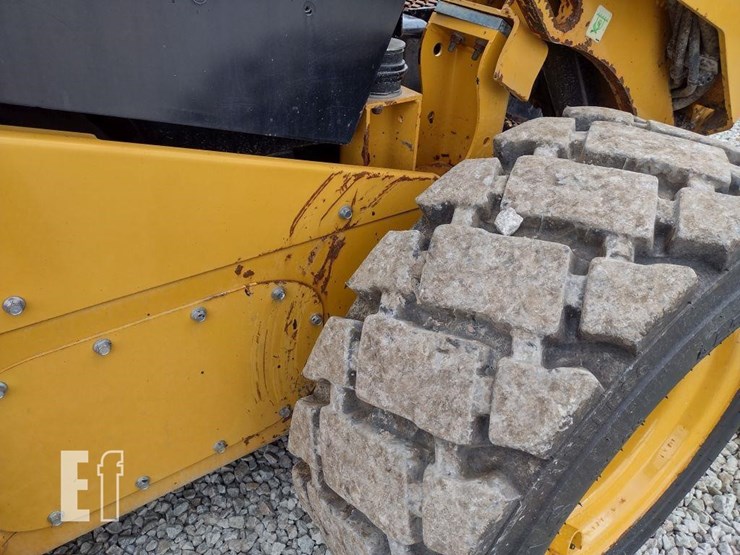 2016-caterpillar-246d-image-25
