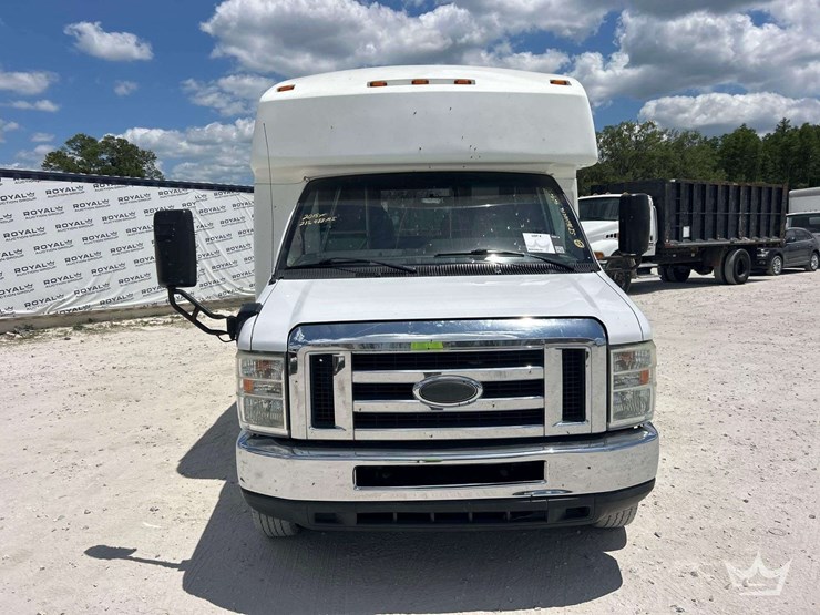 2015-ford-e450-image-33