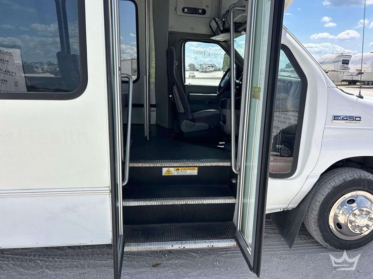 2013-ford-e450-image-21