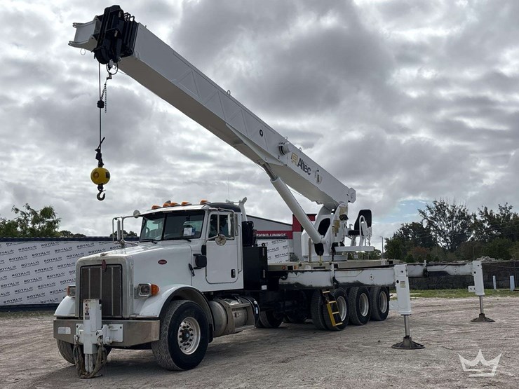 2011-peterbilt-365-image-7