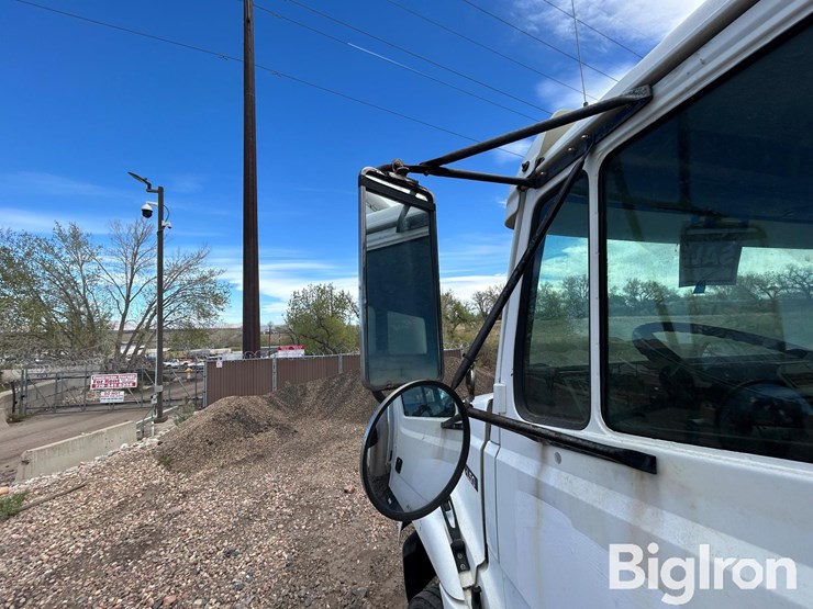 2000-freightliner-fl50-image-17