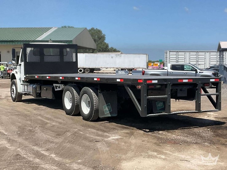 2016-freightliner-m2-106-image-4