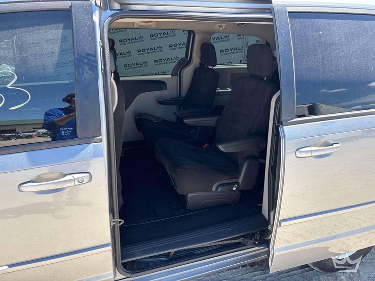 2014-dodge-grand-caravan-image-20