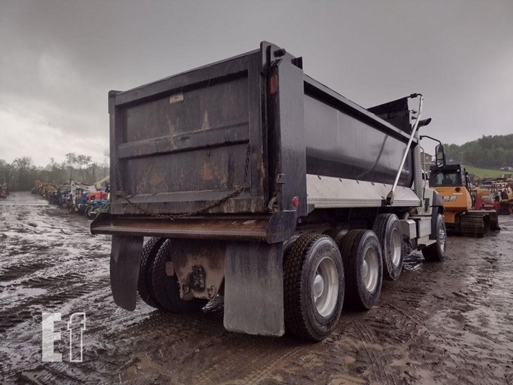 2015-caterpillar-ct660s-image-35