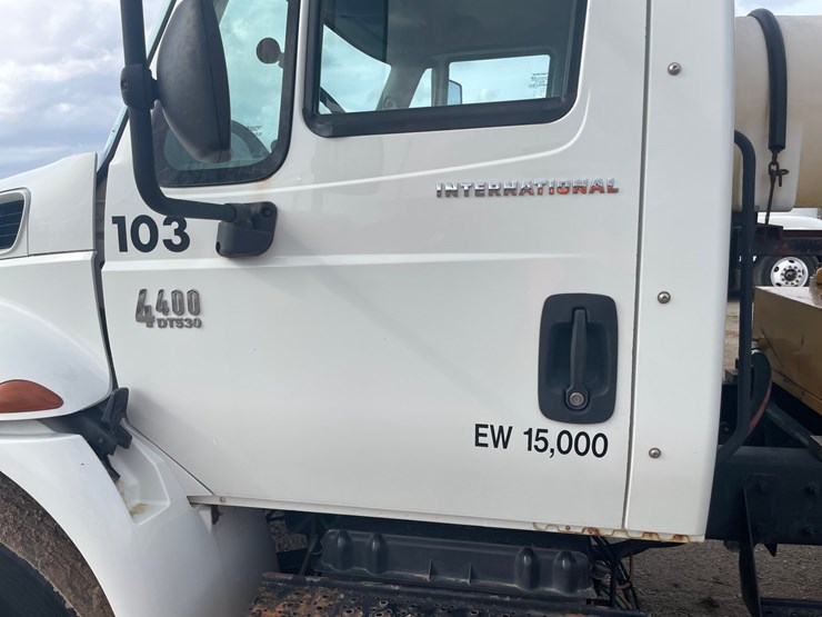 #4020-•-2004-international-truck-with-tree-spade-(has-wi-title)-image-46