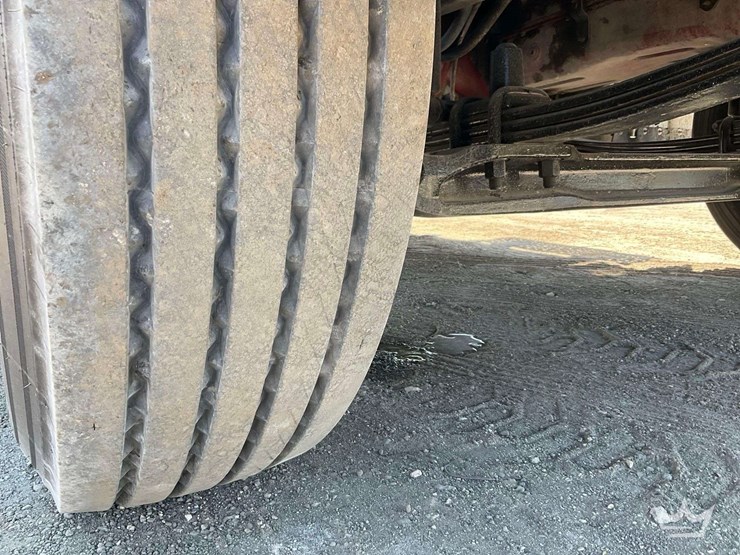 2016-freightliner-m2-106-image-27