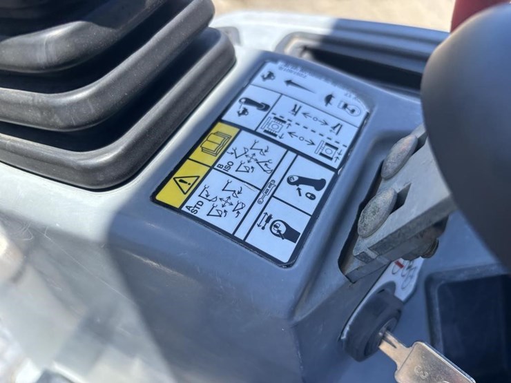 2020-bobcat-e20-image-31