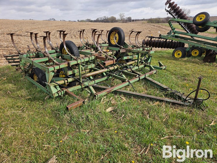 john-deere-1010-image-3