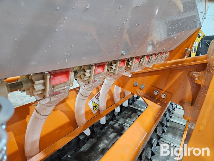 2025-caterpillar-12-image-15