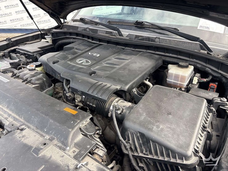 2012-infiniti-qx56-image-10