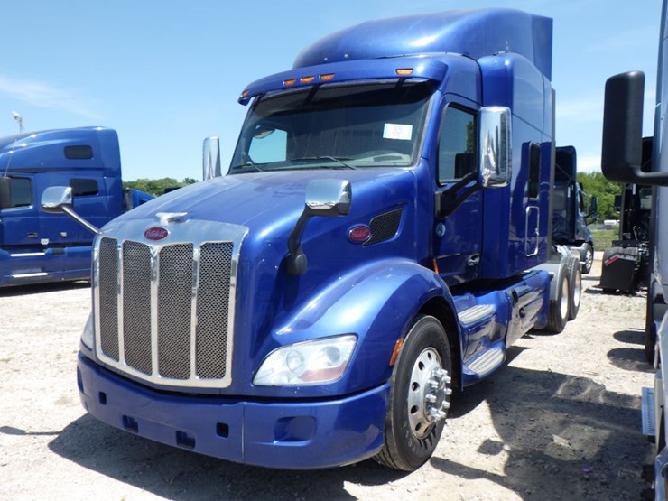 2021-peterbilt-579-image-1