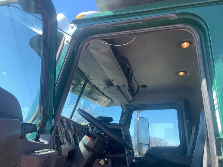 2013-mack-granite-104fr-image-86