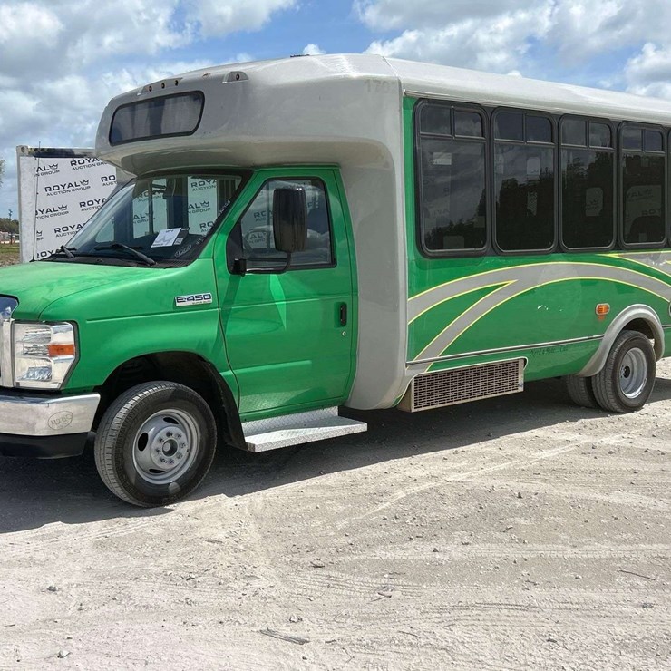 2017 FORD E450