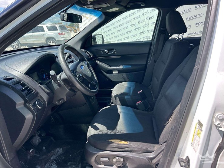 2016-ford-explorer-image-12