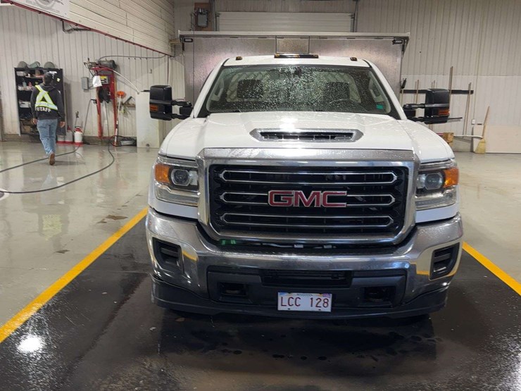 2018-gmc-sierra-3500hd-image-8