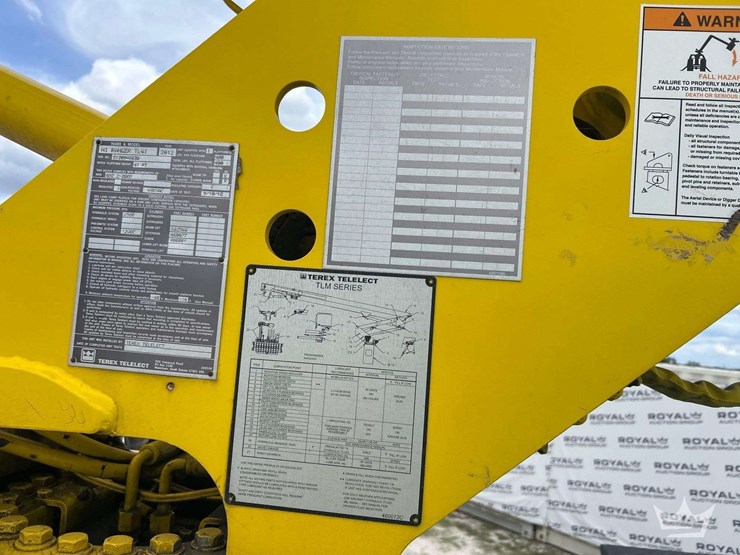2012-freightliner-m2-106-image-28