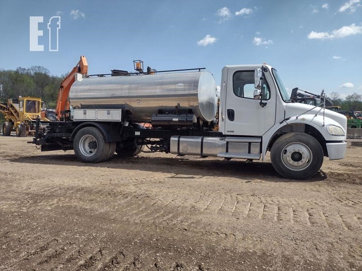 2007-freightliner-business-class-m2-106-image-3