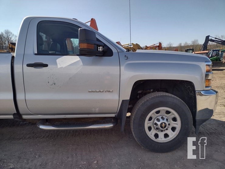 2016-chevrolet-2500hd-image-24