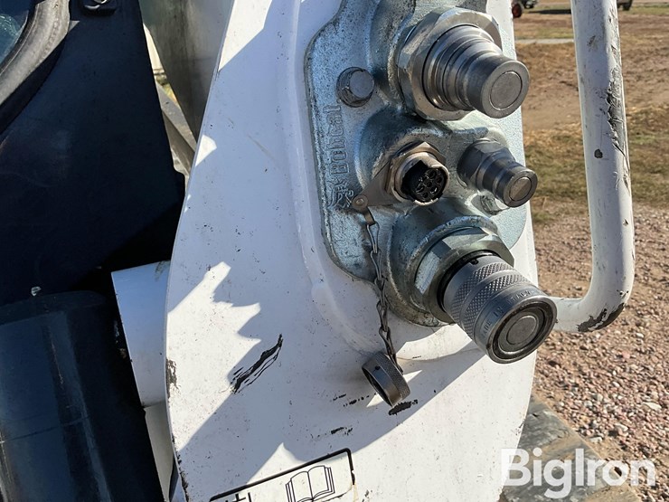 2018-bobcat-t740-image-16