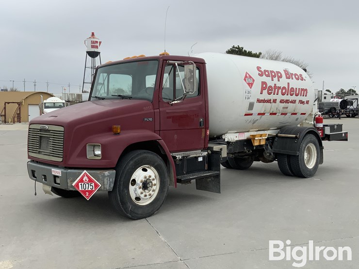 2001-freightliner-fl70-image-1