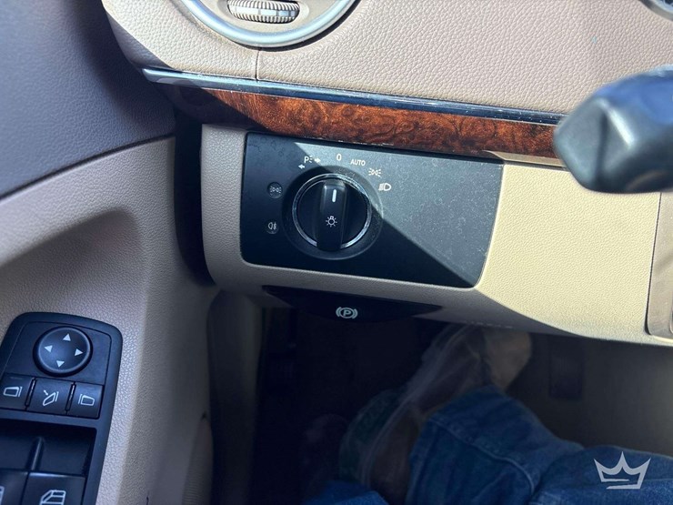 2012-mercedes-benz-gl450-image-13