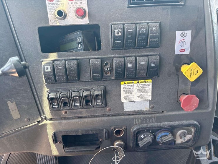 2007-western-star-4900sa-image-18