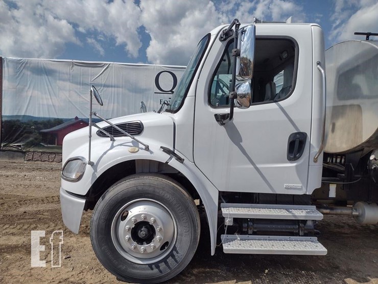 2007-freightliner-business-class-m2-106-image-25