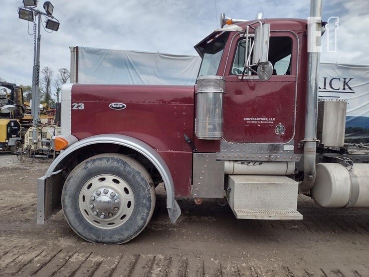 2005-peterbilt-379-image-21