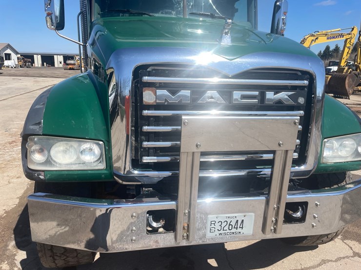 2013-mack-granite-104fr-image-46