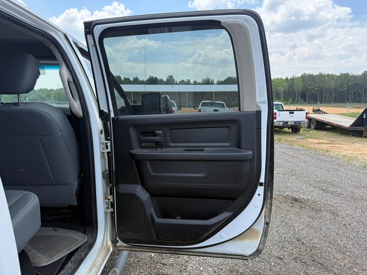 2014-dodge-1500-image-30