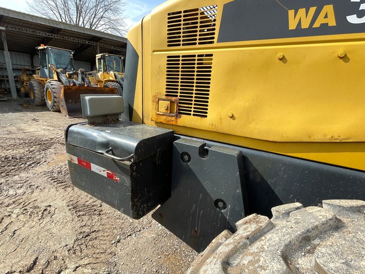2005-komatsu-wa320-5l-image-23