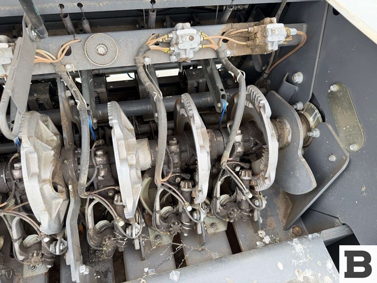 2022-massey-ferguson-2270-image-44