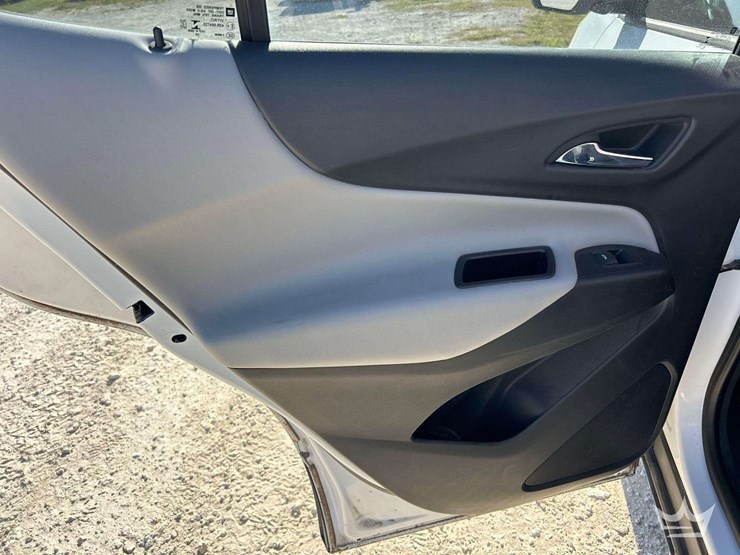 2021-chevrolet-equinox-image-13