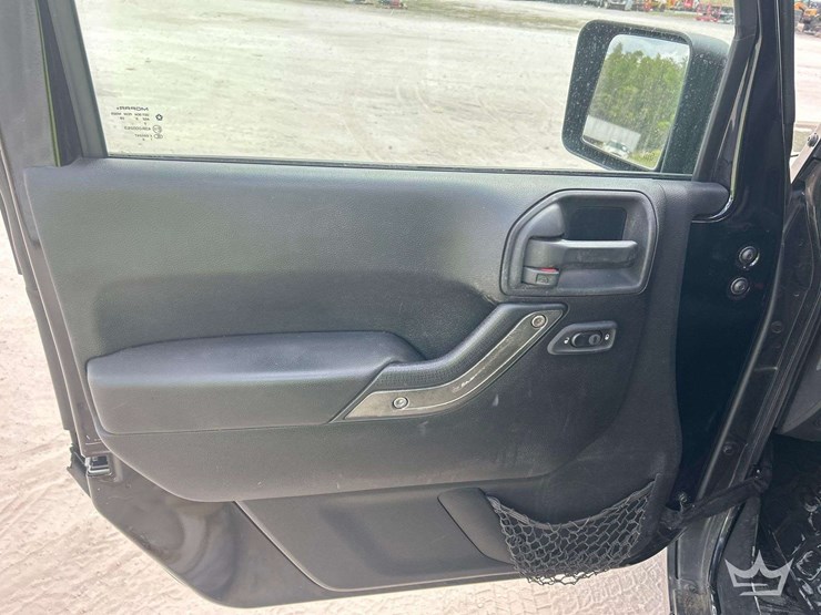 2013-jeep-wrangler-image-10