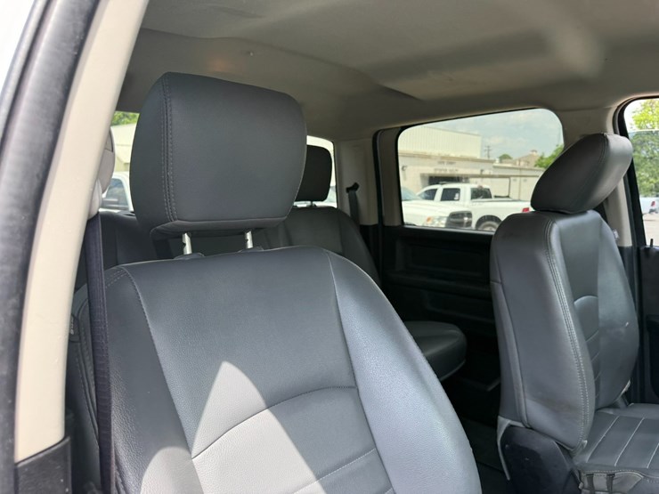 2016-dodge-1500-image-31