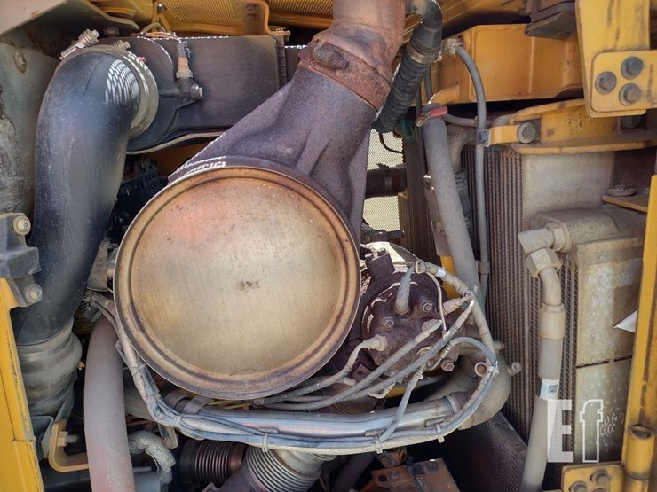 2014-caterpillar-d6t-xw-image-36