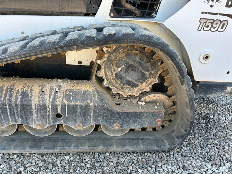 2017-bobcat-t590-image-18